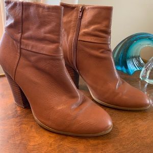 Size 8.5 Nine West Leather Booties